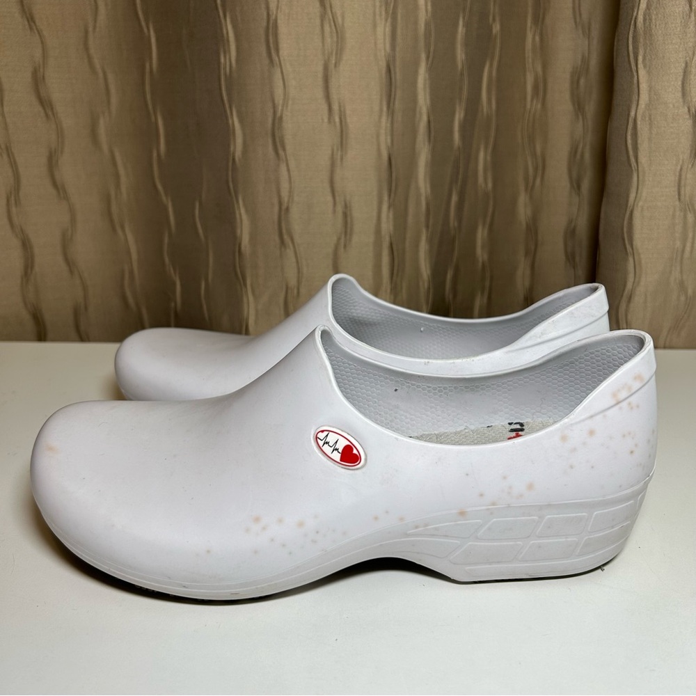Sticky Shoes Women's 7 Slip-On Medical Nurse Antimicrobial White Non Slip